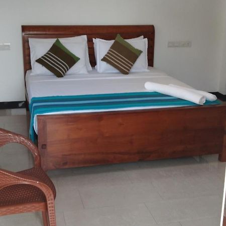 Pick & Go White House Bed and Breakfast Negombo Buitenkant foto