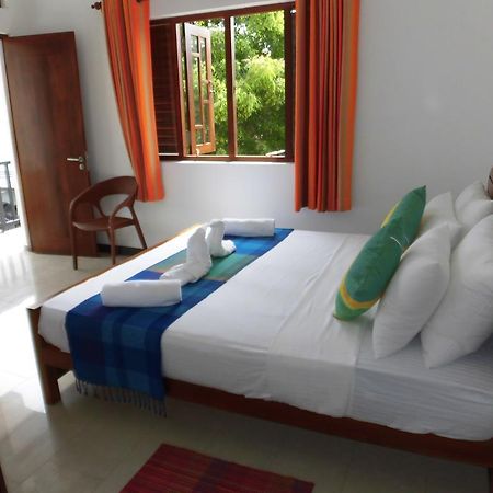 Pick & Go White House Bed and Breakfast Negombo Buitenkant foto