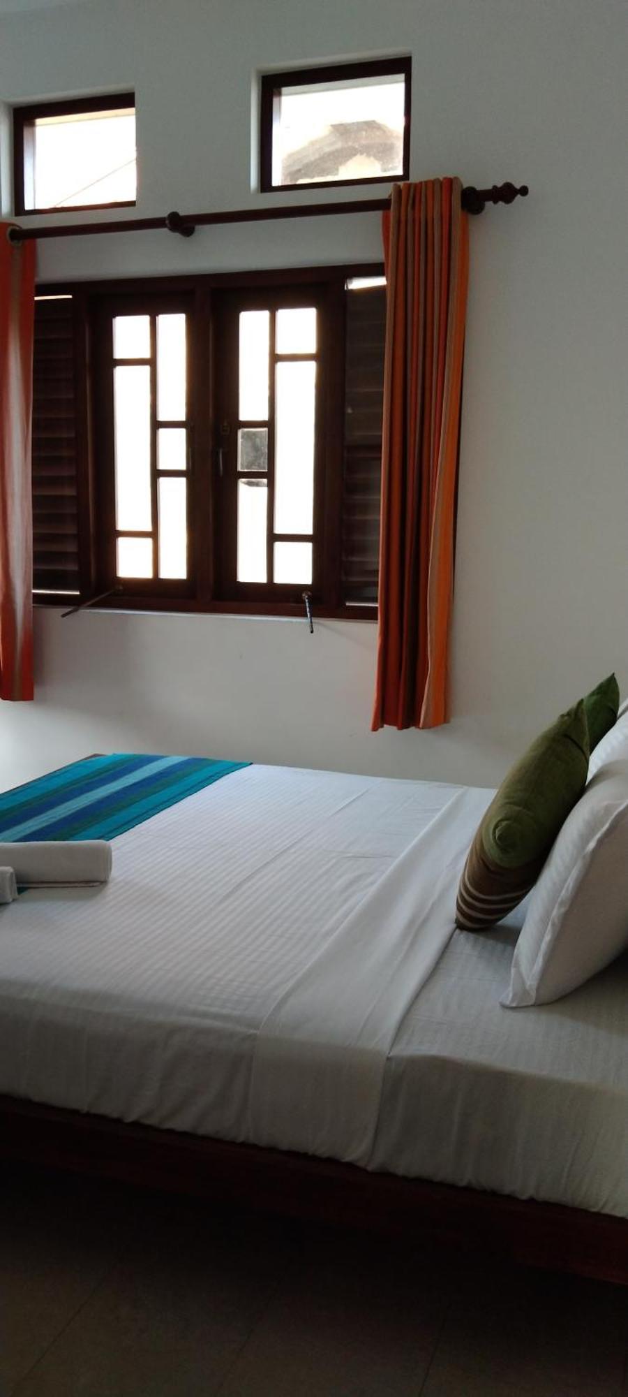 Pick & Go White House Bed and Breakfast Negombo Buitenkant foto