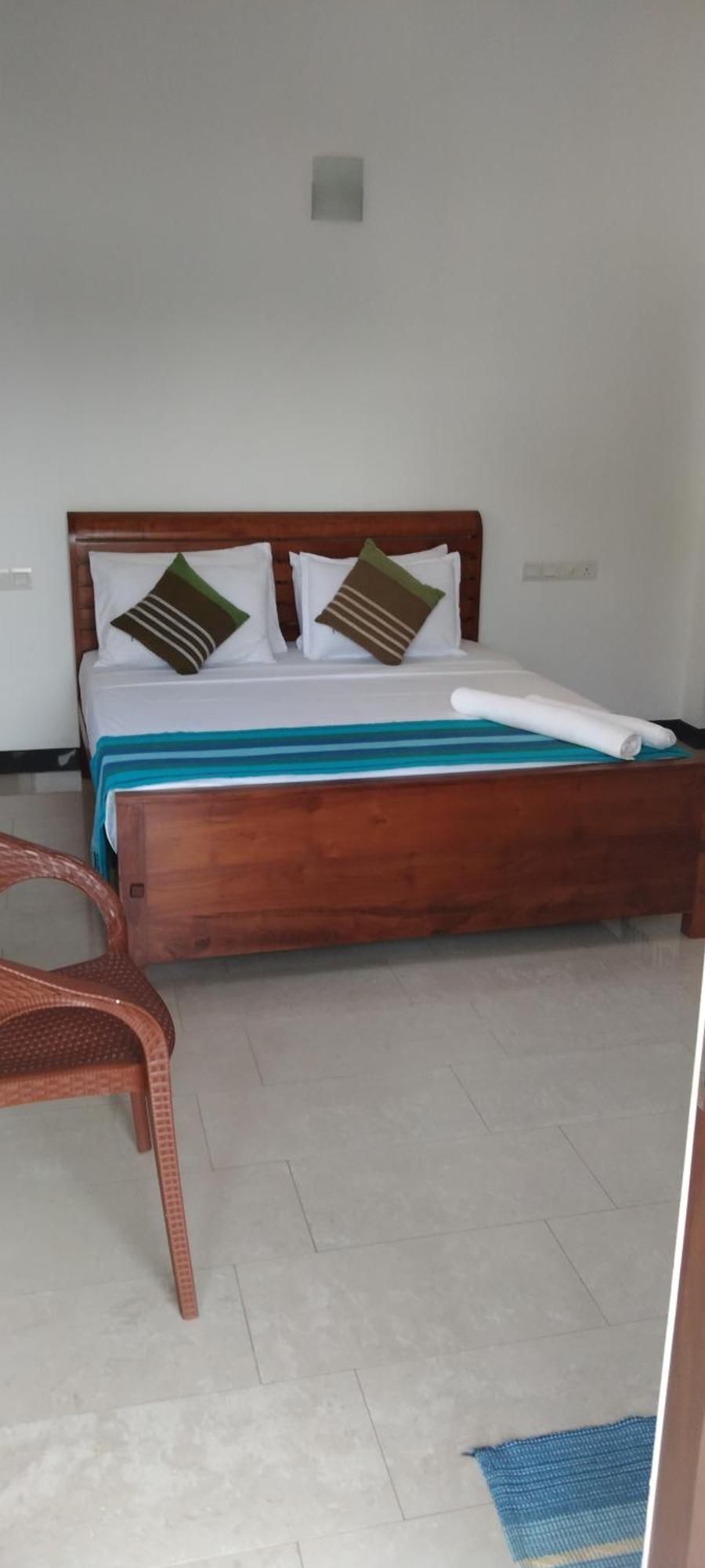 Pick & Go White House Bed and Breakfast Negombo Buitenkant foto