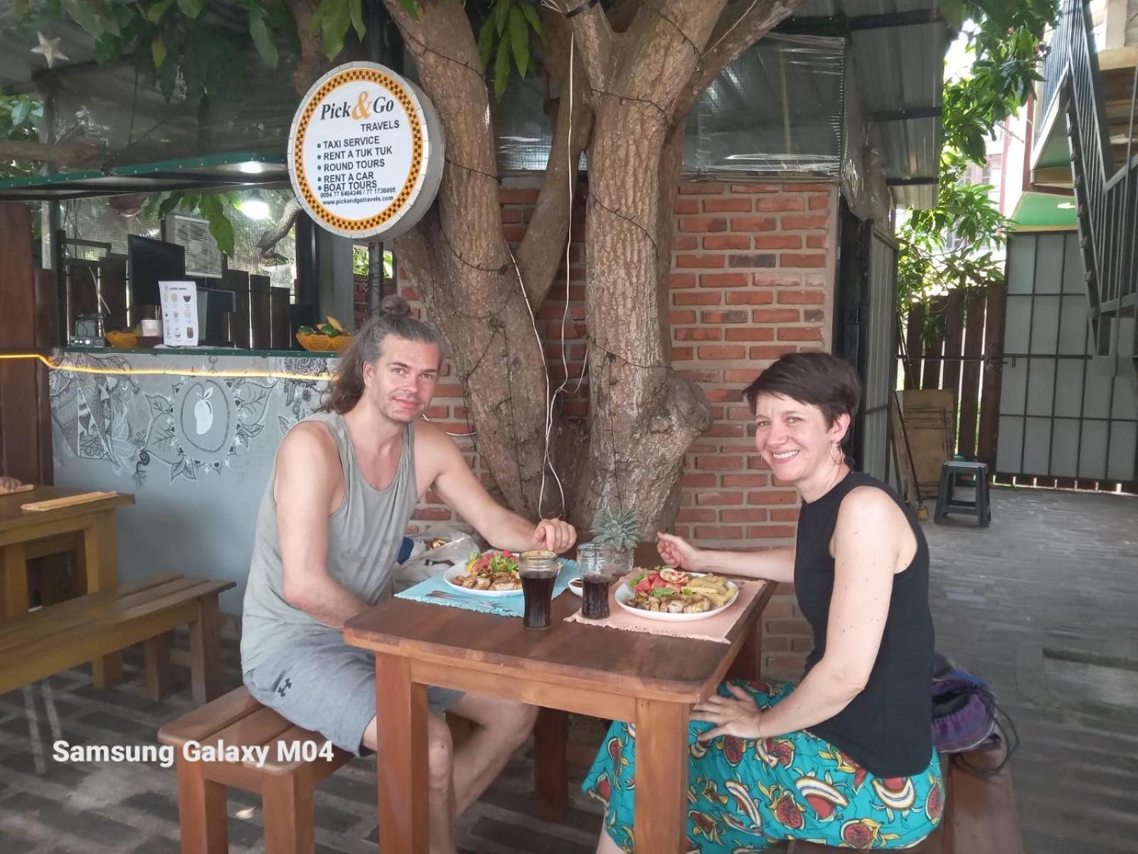 Pick & Go White House Bed and Breakfast Negombo Buitenkant foto