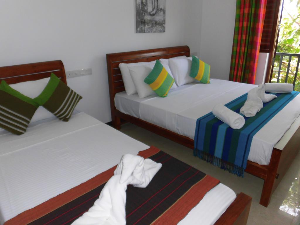 Pick & Go White House Bed and Breakfast Negombo Buitenkant foto