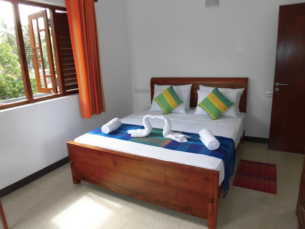 Pick & Go White House Bed and Breakfast Negombo Buitenkant foto