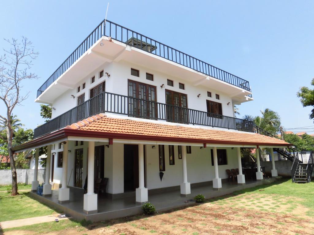 Pick & Go White House Bed and Breakfast Negombo Buitenkant foto