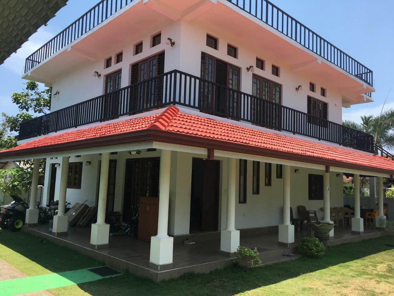 Pick & Go White House Bed and Breakfast Negombo Buitenkant foto