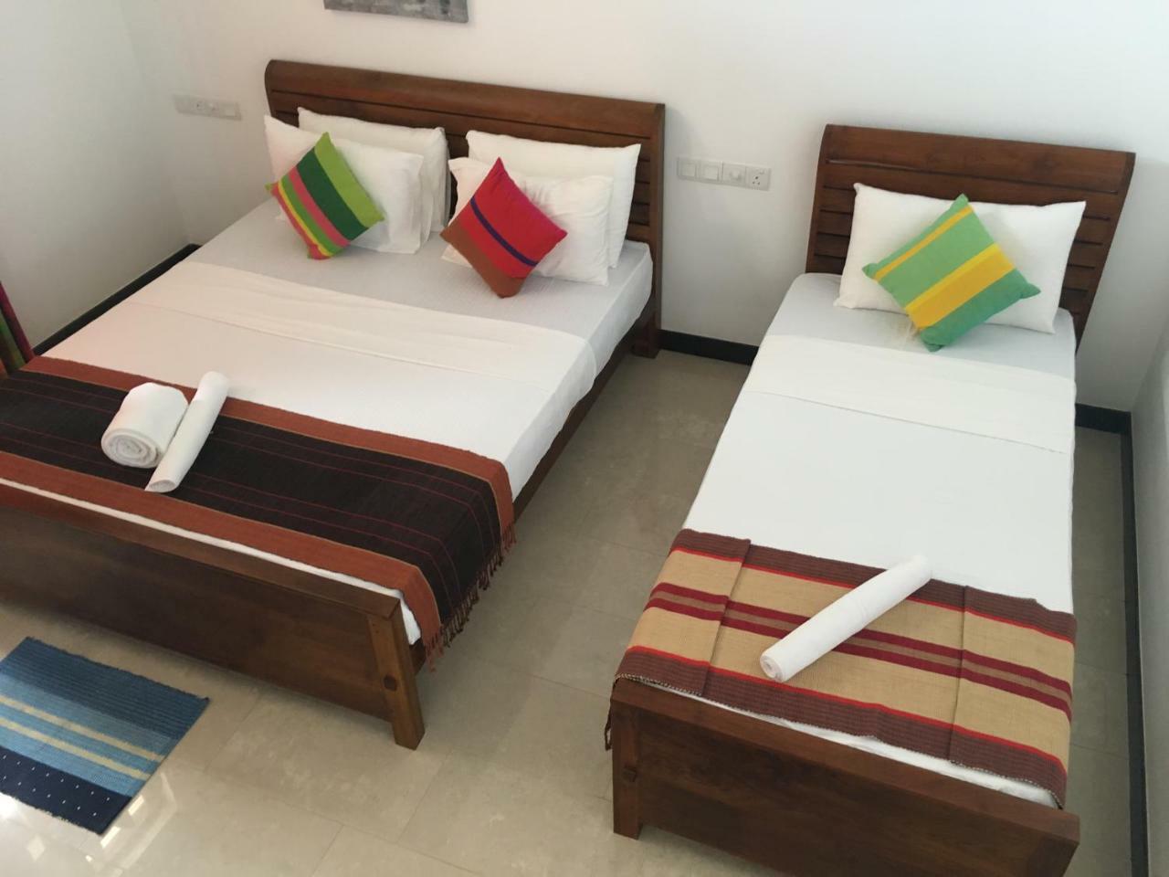 Pick & Go White House Bed and Breakfast Negombo Buitenkant foto